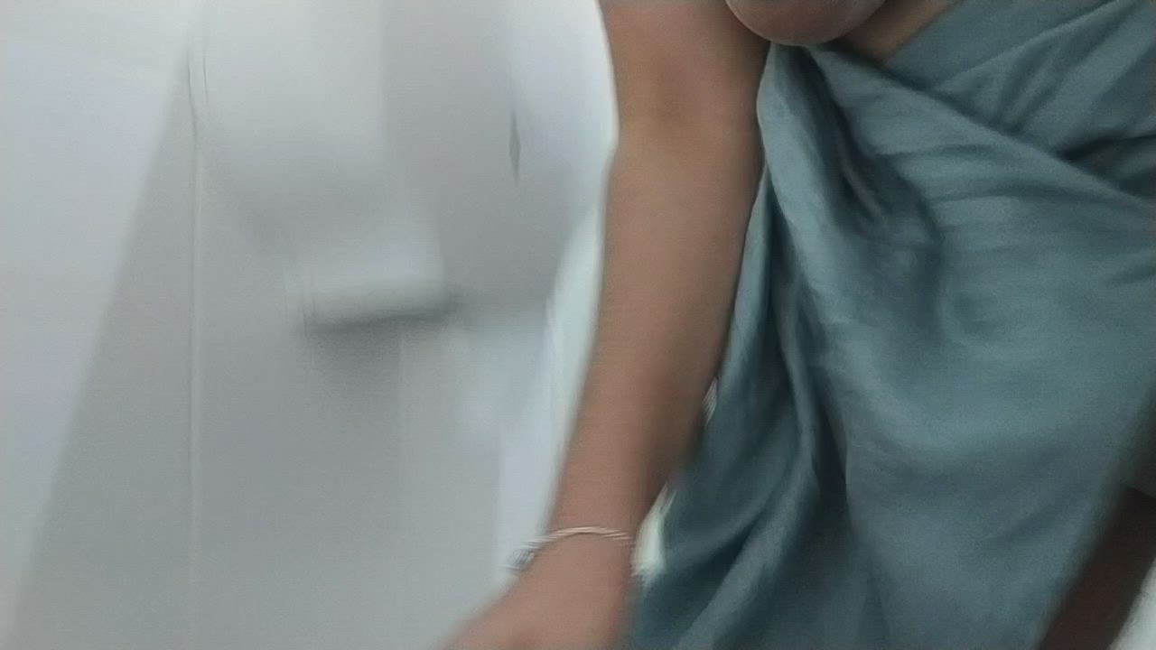 Amateur Natural Tits Toilet clip