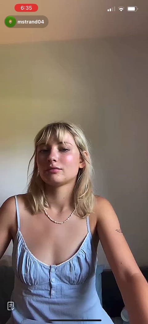 amateur downblouse milf natural tits nipslip tiktok tits clip