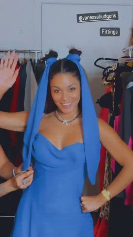 Cleavage Smile Vanessa Hudgens clip