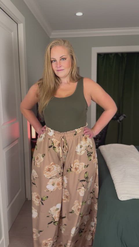 ass blonde chubby clothed curvy milf natural pawg sfw thick clip