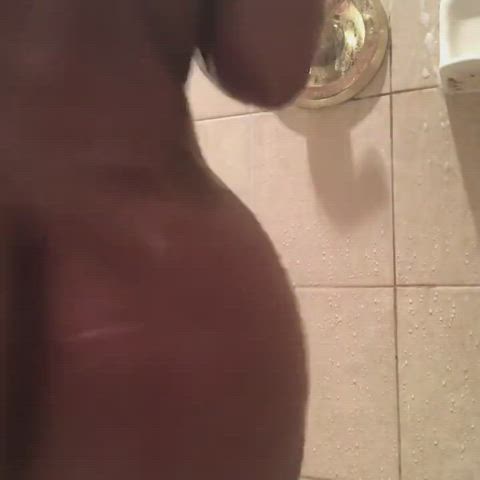 girls naked shower clip