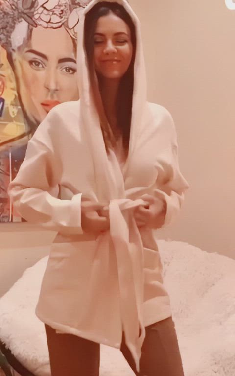 natural tits tits victoria justice clip