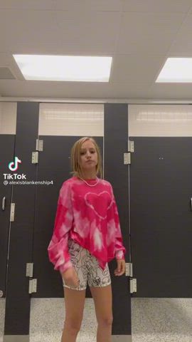 Bathroom Pawg TikTok clip