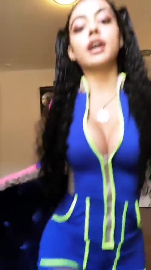 Celebrity clip