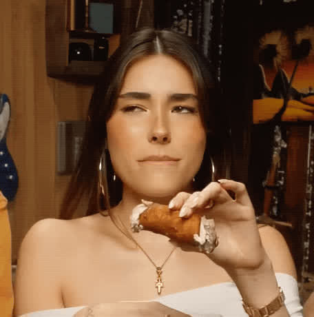 brunette celebrity madison beer clip