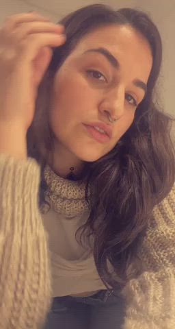 Brunette Curvy Latina Teasing clip