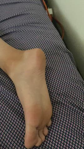 Pretty feet and pretty pussy πππΌ