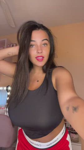 busty dancing huge tits clip