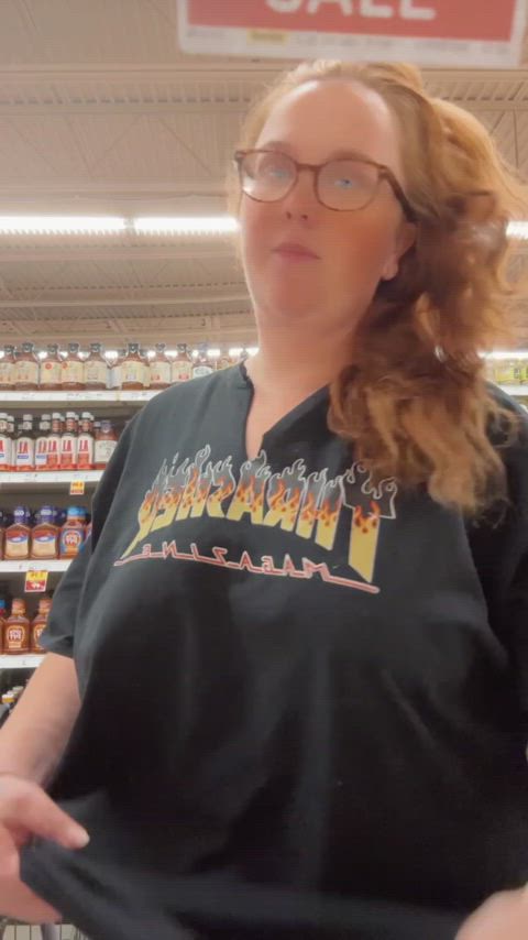 bbw big tits flashing milf natural tits public sbbw tits clip