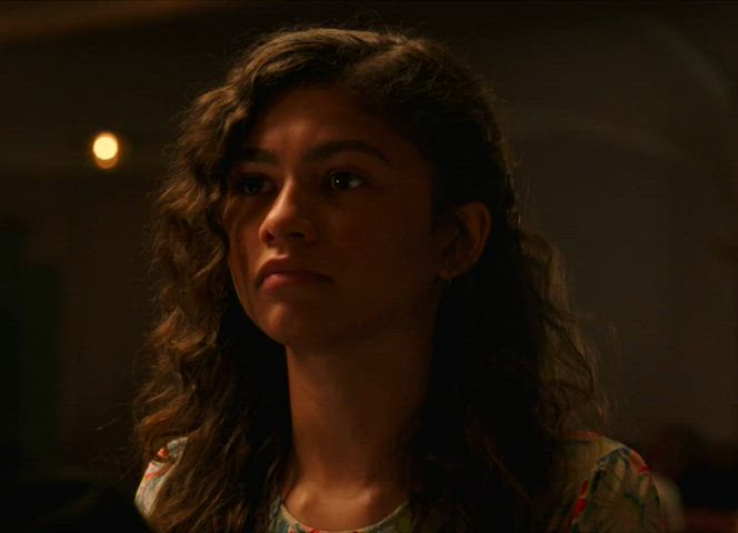 celebrity female zendaya clip
