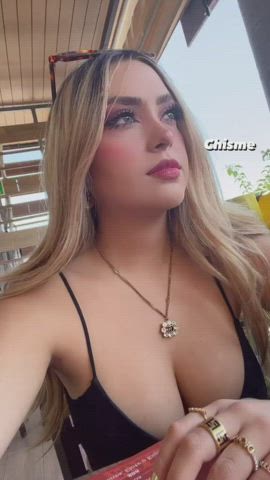 Cleavage Latina Tits clip