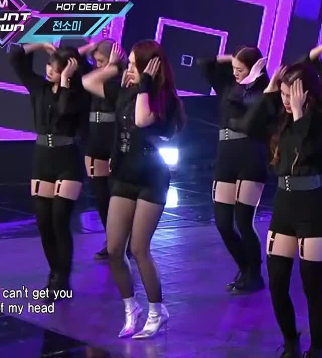 [Debut Stage] 190620 SOMI 7