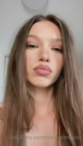 Brunette Croatian Smile clip