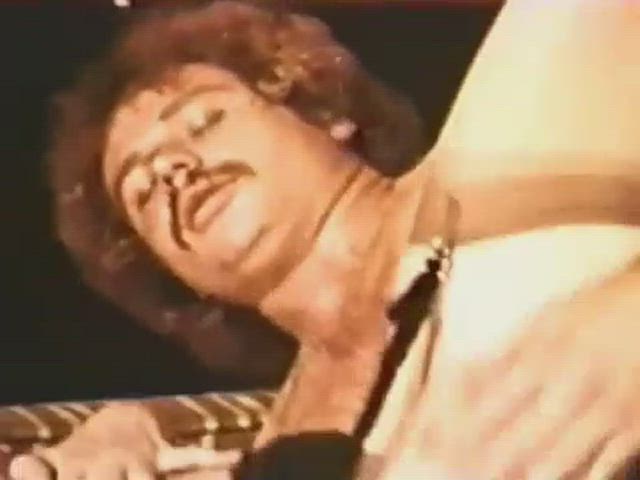 Cumshot Shaved Pussy Threesome Vintage clip