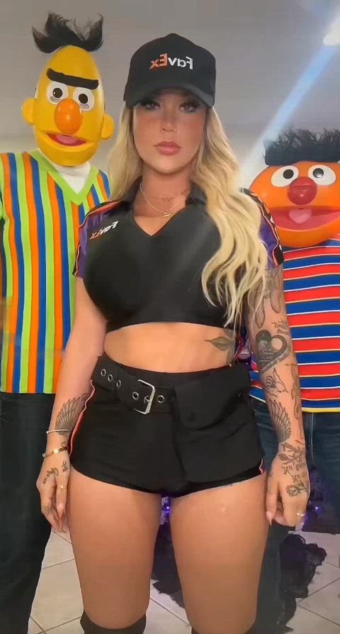 This TikTok teen is wild π΅βπ«
