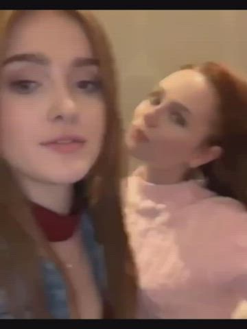 cute kissing lesbian clip