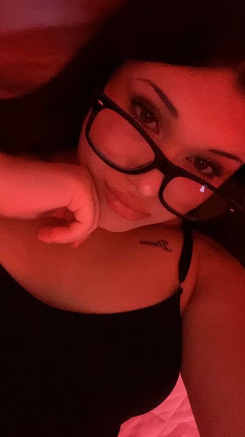 18 years old fansly girls glasses natural schoolgirl sexy student tits topless clip