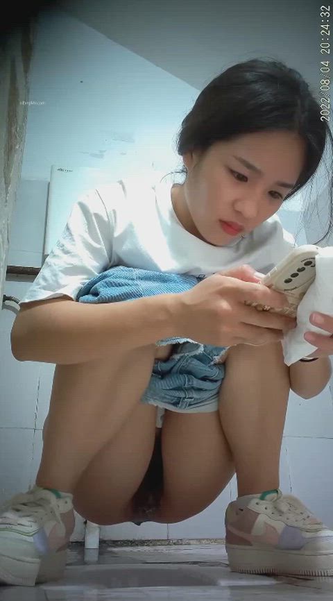asian babe toilet clip
