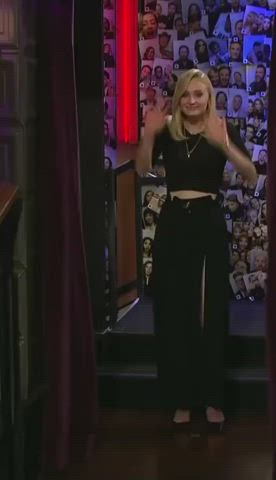 Celebrity Cute Sophie Turner clip