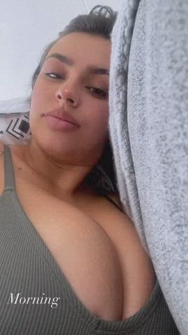 amateur cleavage homemade huge tits clip