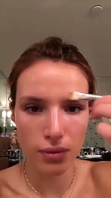 Bella Thorne clip