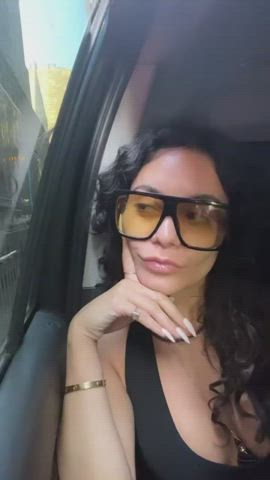 Cleavage Natural Tits Vanessa Hudgens clip