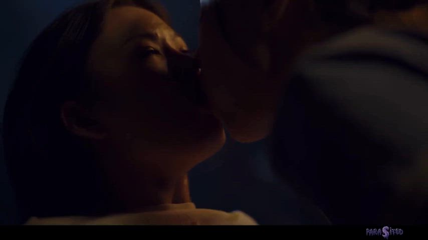 alien french kissing kiss kissing lesbian lesbians clip