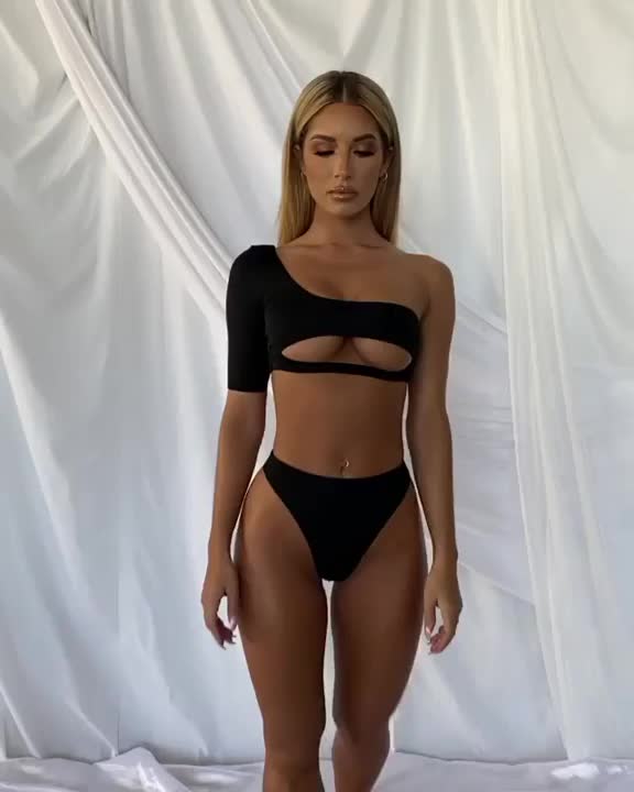 socialcurves.com clip