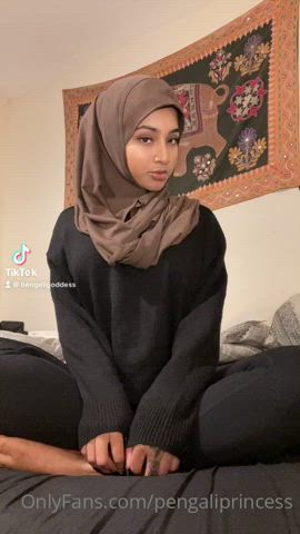 Fake Tits Feet Hijab Naked Nude Pussy Spread Shaved Pussy Tattoo TikTok clip