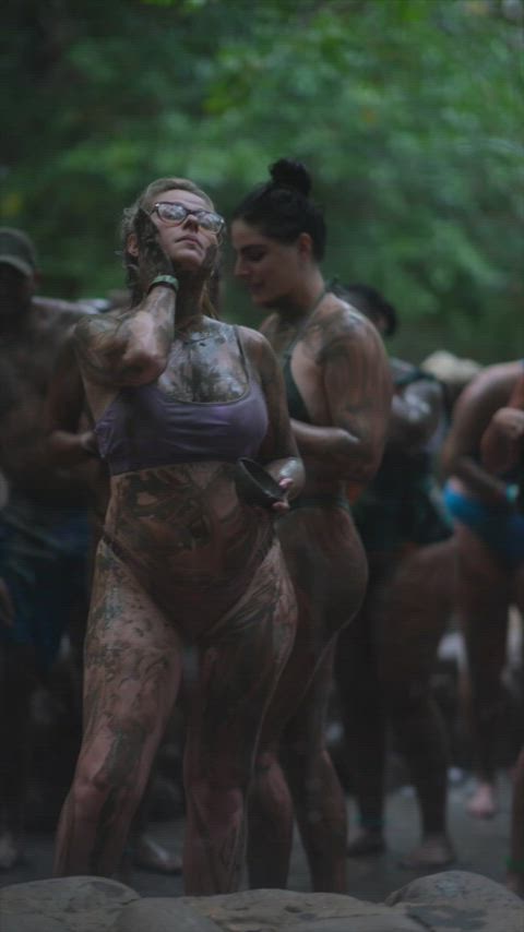 Amateur MILF Getting Dirty