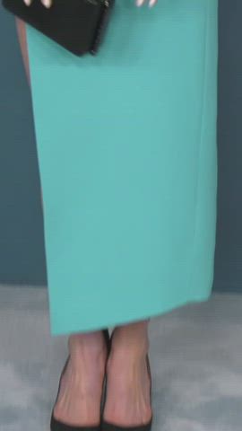 Anne Hathaway Celebrity Legs clip