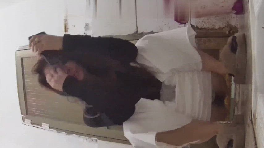 asian babe toilet clip