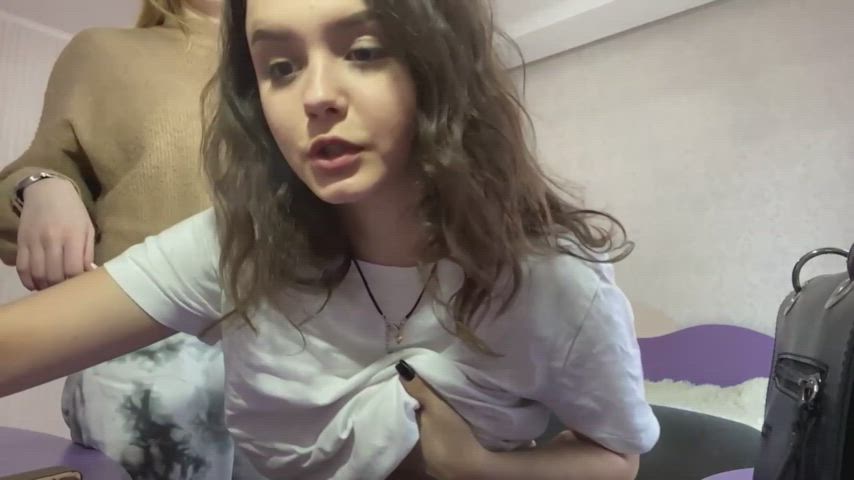 Two girls dancing and flashing + full vid in the comments