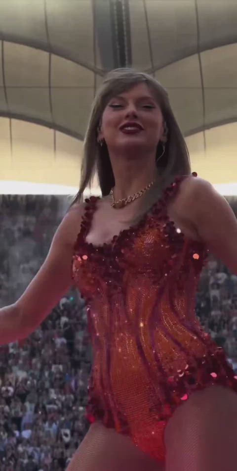 celebrity cleavage taylor swift clip