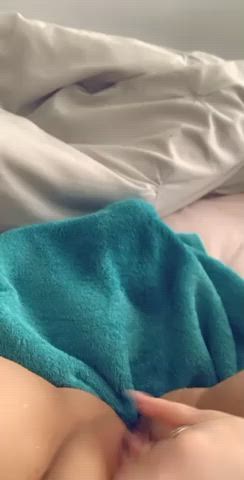 Masturbating Squirt Wet Pussy clip