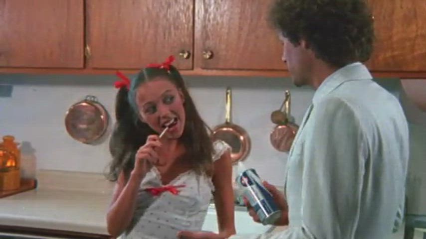 Brunette Shaving Vintage clip