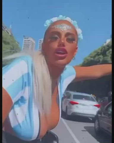 amateur big tits boobs public clip
