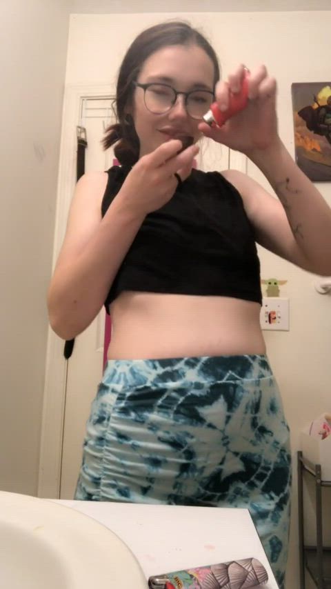 Need a stoner girl?ππ