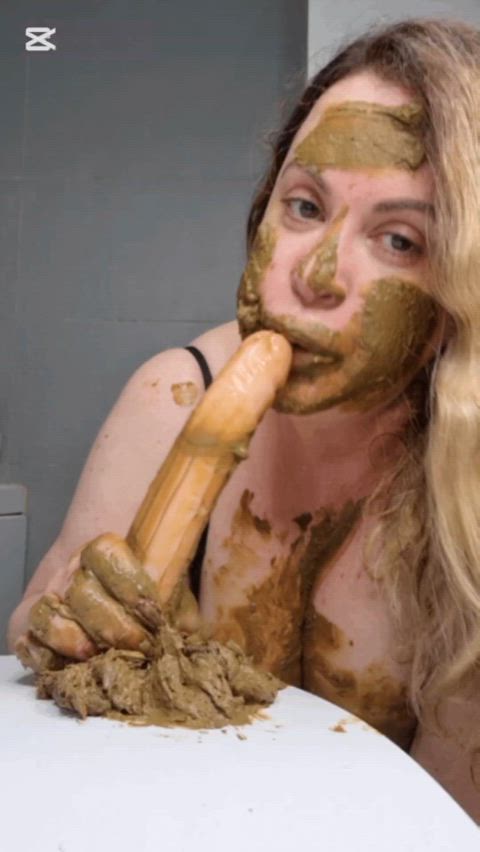 Nicole Ann - "Green shit makes me vomit after I suck it very well"