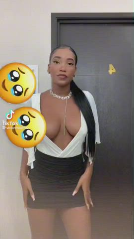 Dancing Downblouse Ebony Nipslip Tits clip