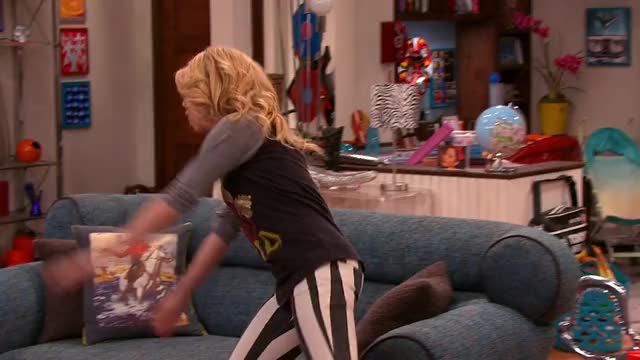 Blonde Jennette McCurdy clip