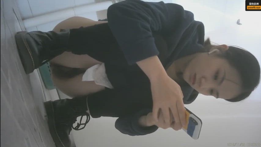 asian babe toilet clip