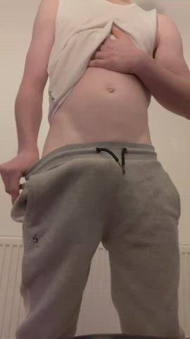 Do the MILFS in here need a boy toy? 💦