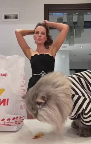 Kate Beckinsale Legs Pussy clip