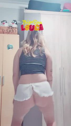 Brazilian Dancing MILF clip
