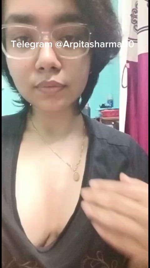 amateur babe boobs busty cute desi eye contact indian natural tits teasing horny-cougars