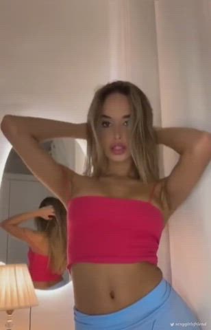 Hot Babes Dancing