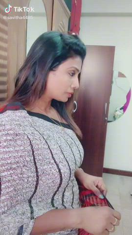 TikTok Indian MILF Saree clip