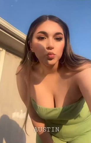 alejandra gil ass bbw cleavage clip