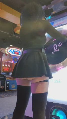 amateur ass dancing public thick thighs upskirt clip
